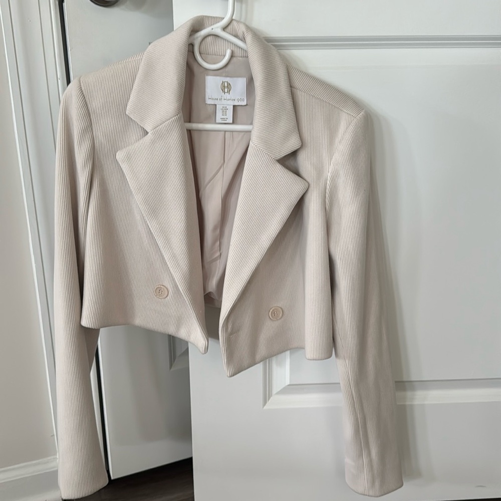 Cream crop sweater blazer